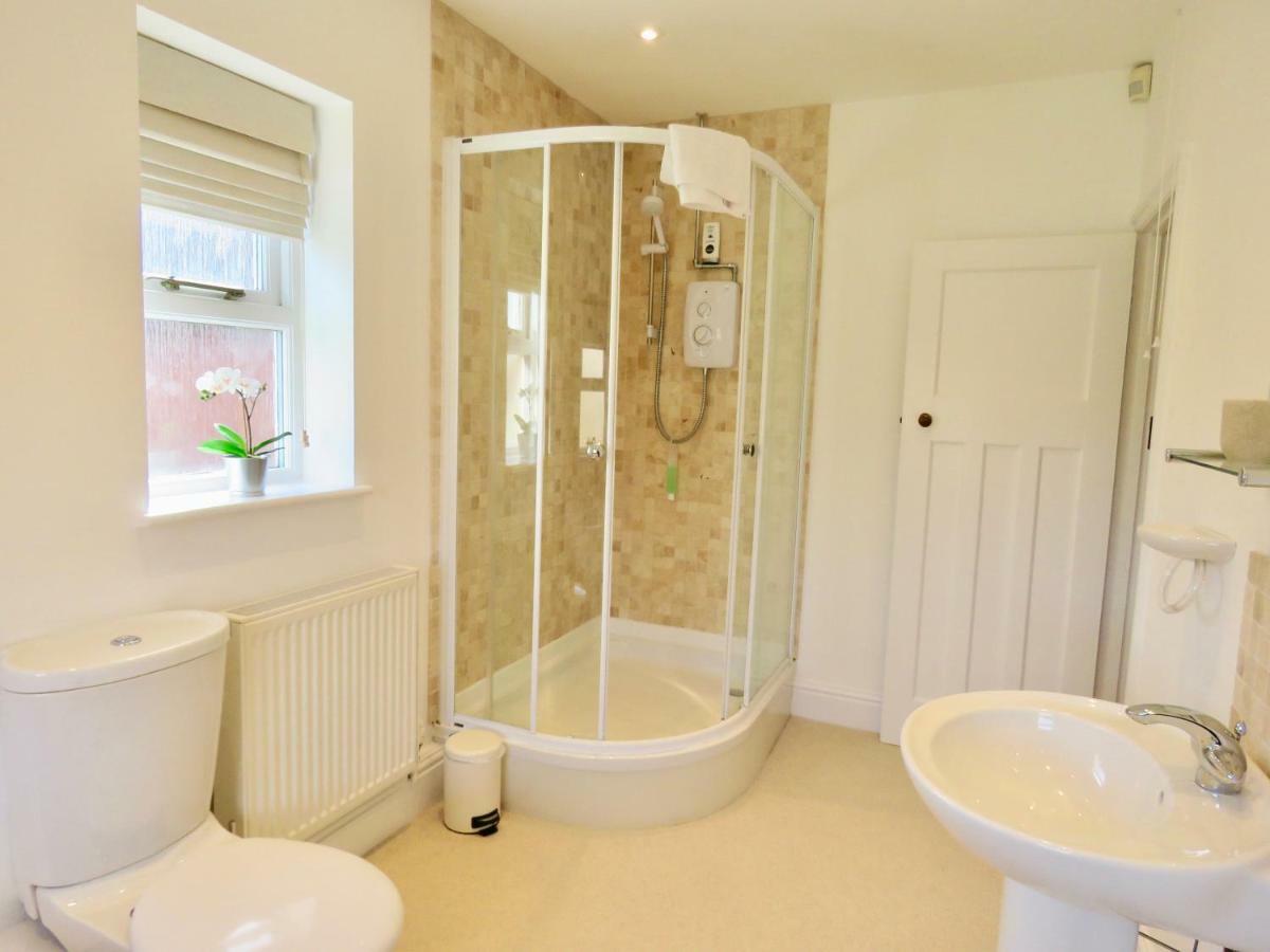 Lyndale House - Exclusive Use, Self Catering, Fpventures Stroud Villa Stroud  Luaran gambar