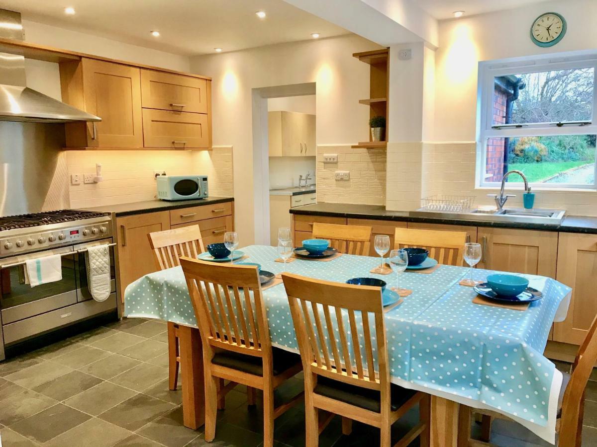 Lyndale House - Exclusive Use, Self Catering, Fpventures Stroud Villa Stroud  Luaran gambar