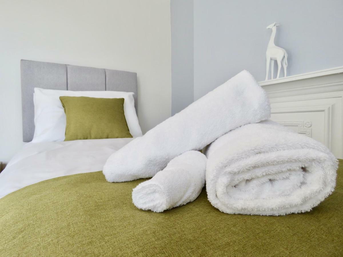 Lyndale House - Exclusive Use, Self Catering, Fpventures Stroud Villa Stroud  Luaran gambar